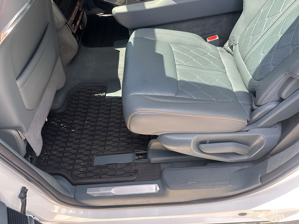 2022 Jeep Grand Wagoneer Series III