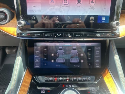 2022 Jeep Grand Wagoneer Series III