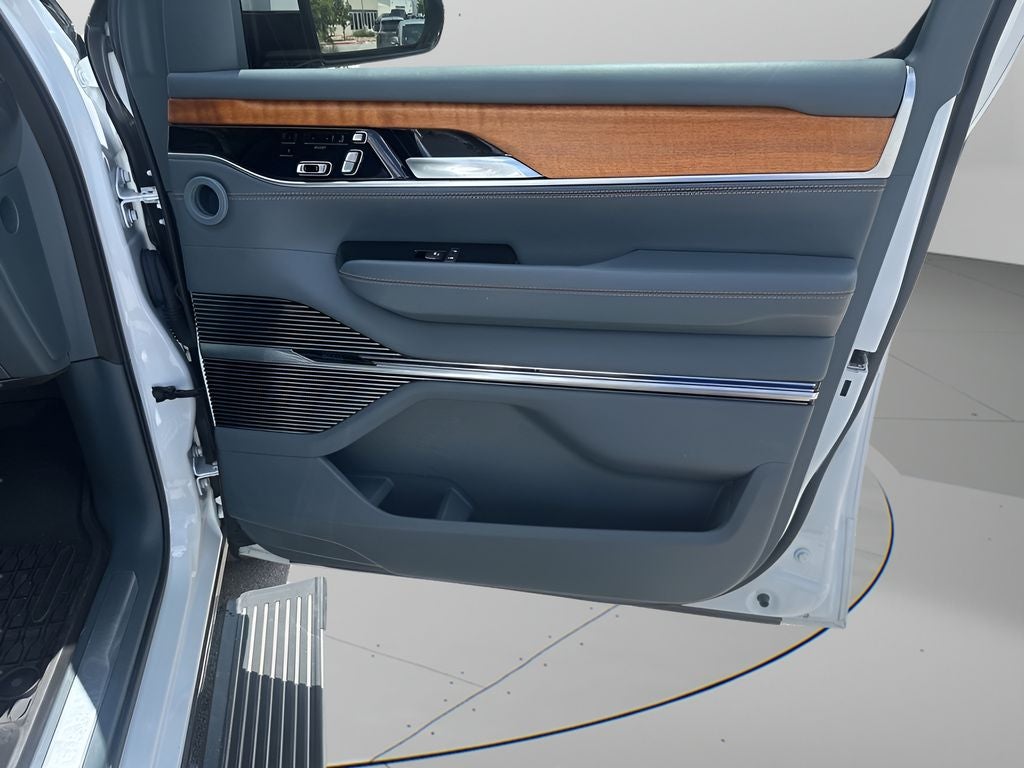 2022 Jeep Grand Wagoneer Series III