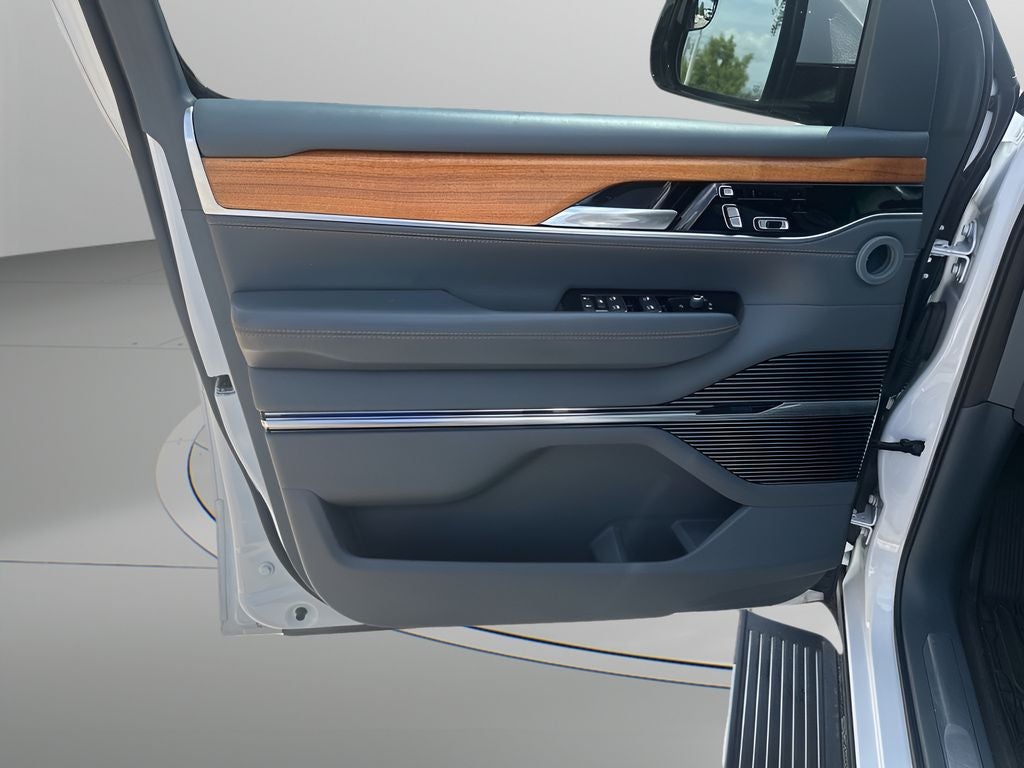 2022 Jeep Grand Wagoneer Series III