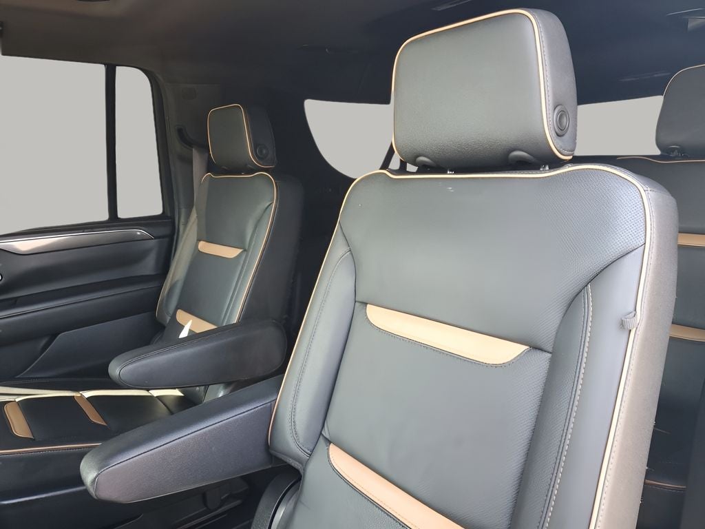 2022 GMC Yukon XL AT4