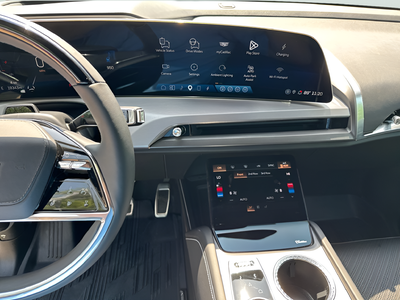2026 Cadillac VISTIQ Platinum