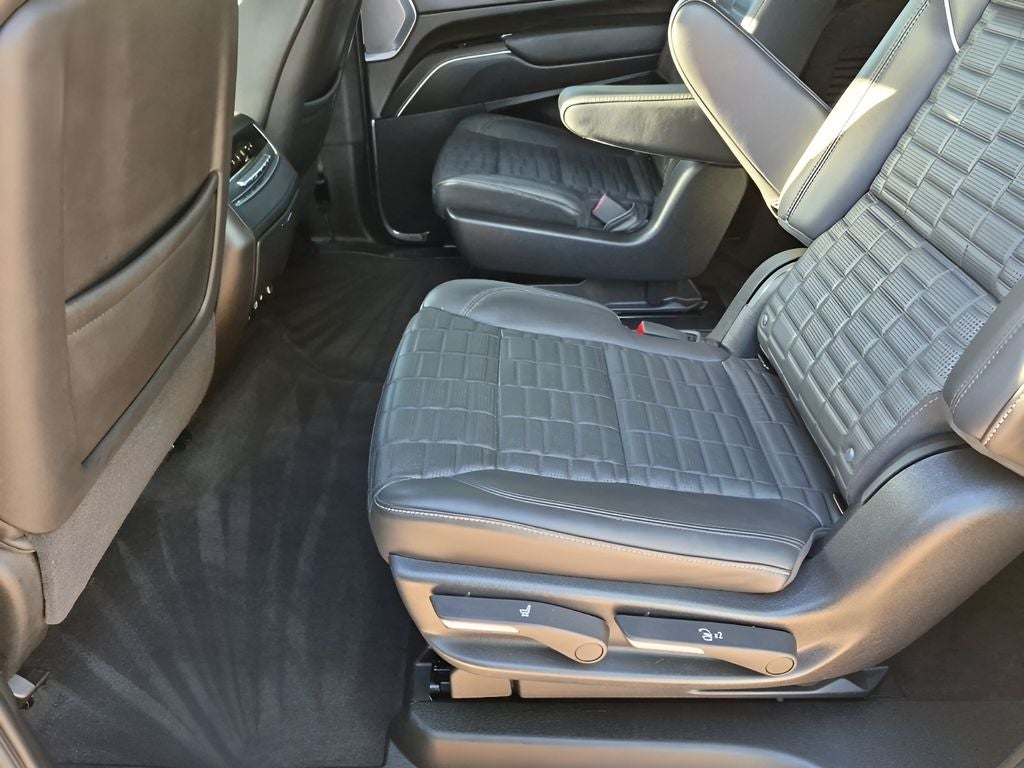 2023 Cadillac Escalade ESV Sport Platinum