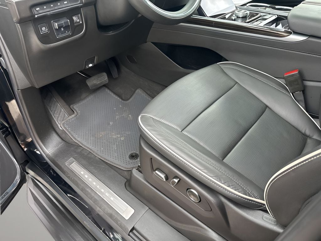 2025 Cadillac Escalade Premium Luxury