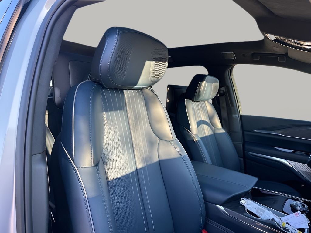 2025 Cadillac ESCALADE IQ Luxury 2