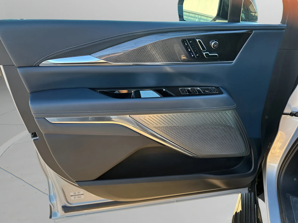 2025 Cadillac ESCALADE IQ Luxury 2