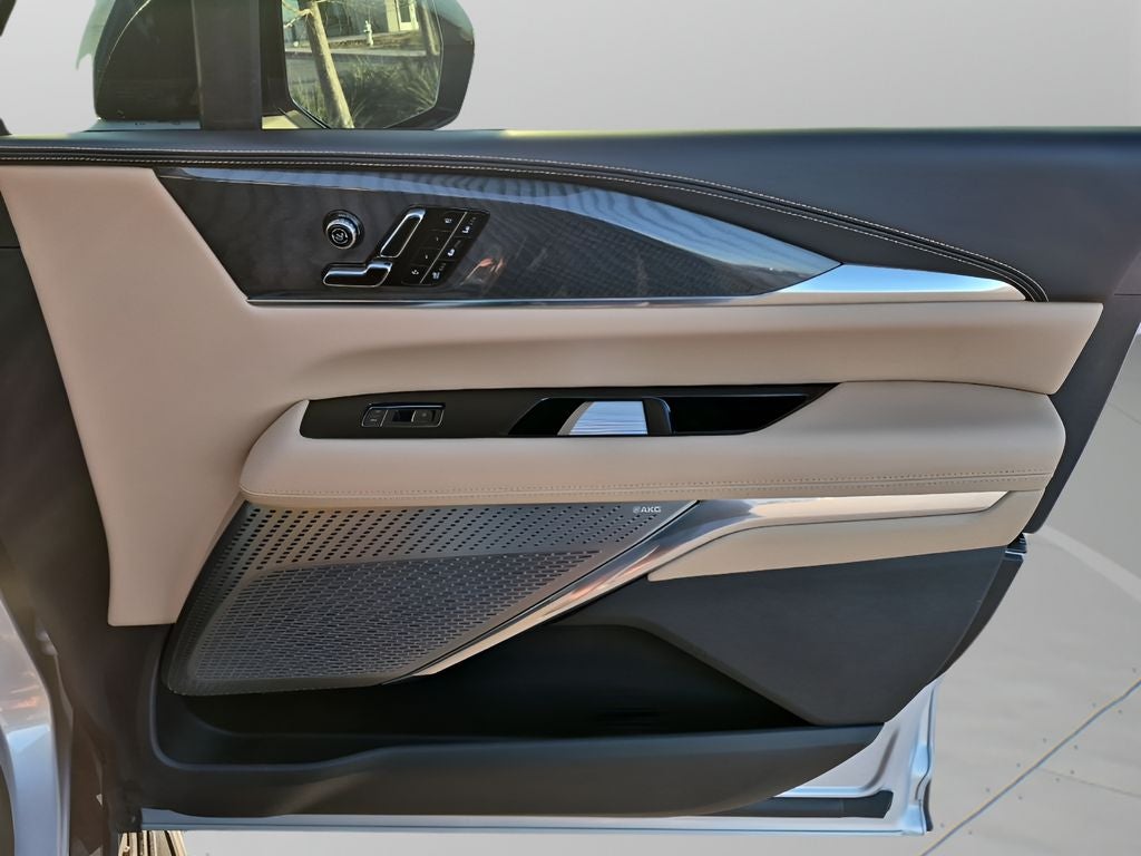 2025 Cadillac ESCALADE IQ Luxury 2