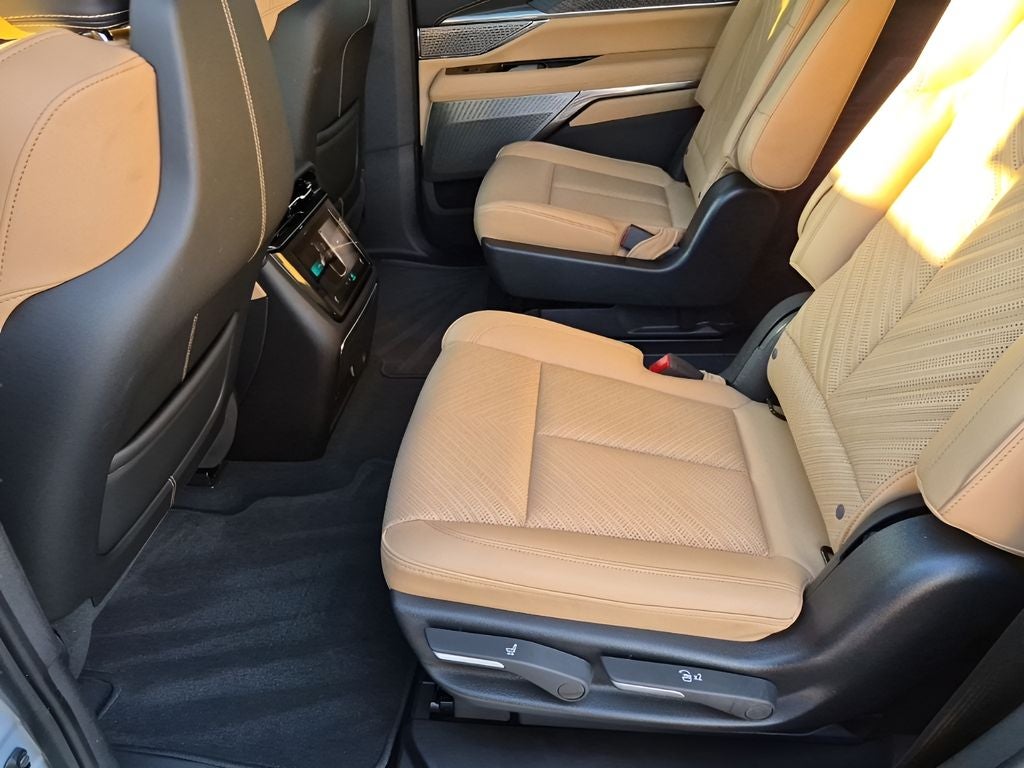 2025 Cadillac ESCALADE IQ Luxury 2