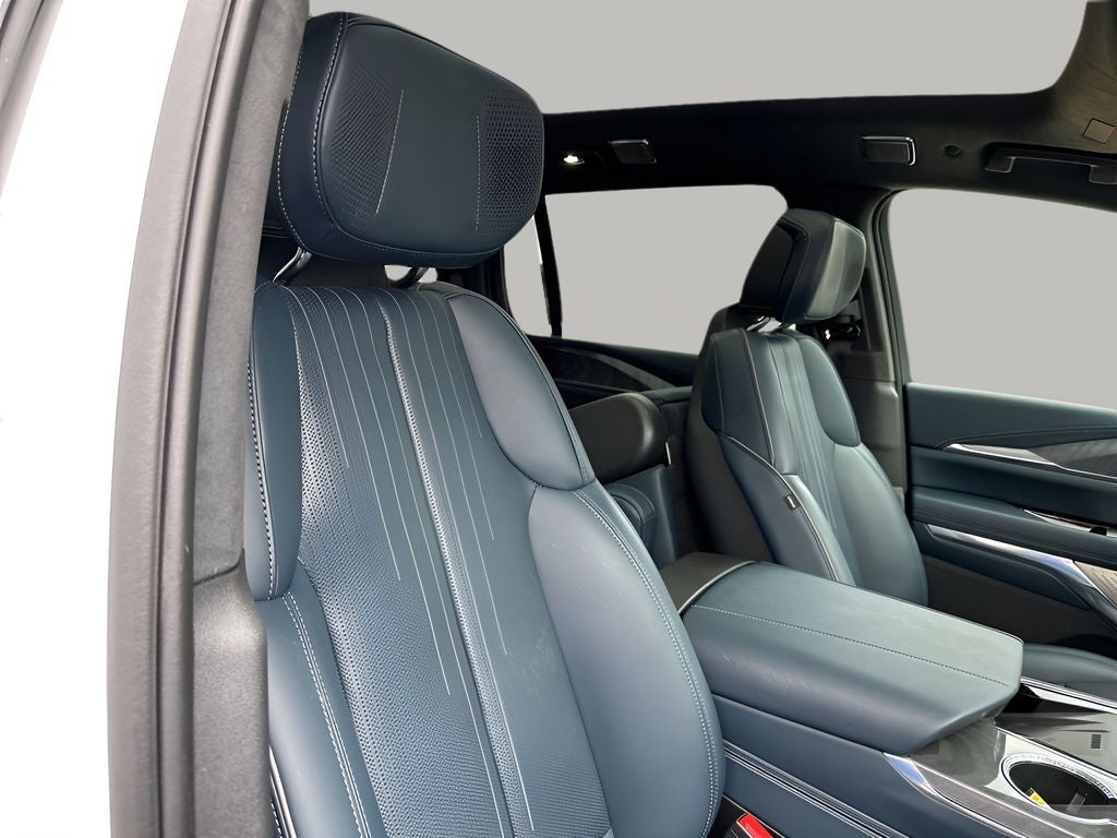 2025 Cadillac ESCALADE IQ Luxury 2