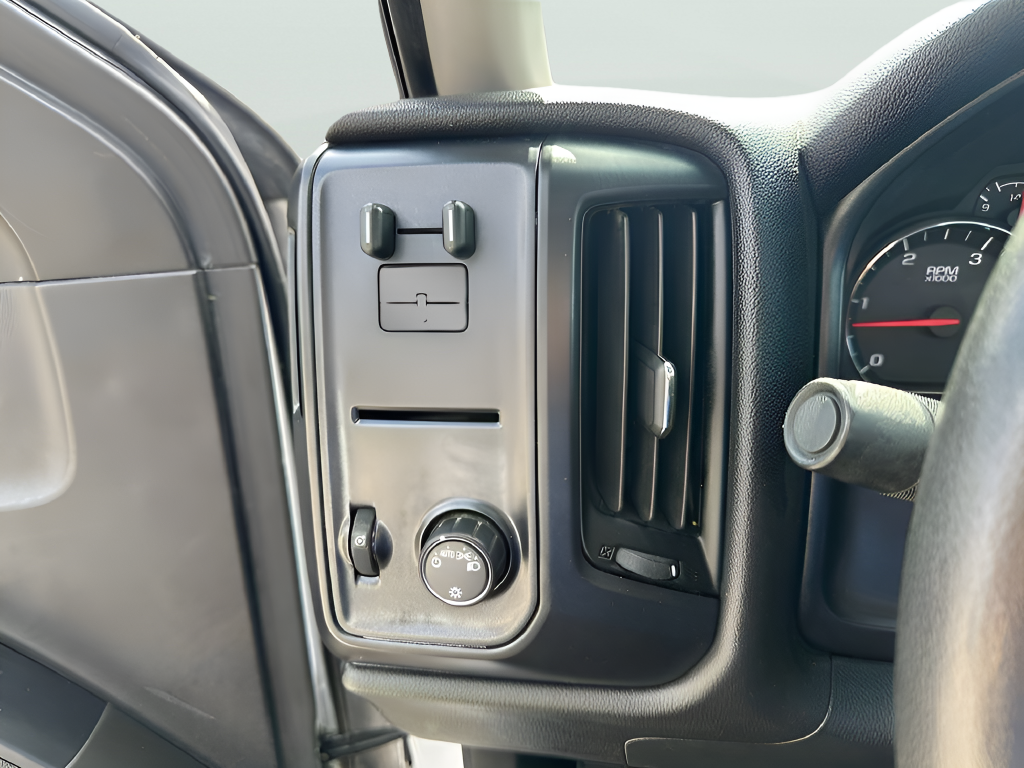 2022 Chevrolet Silverado 6500HD 1WT