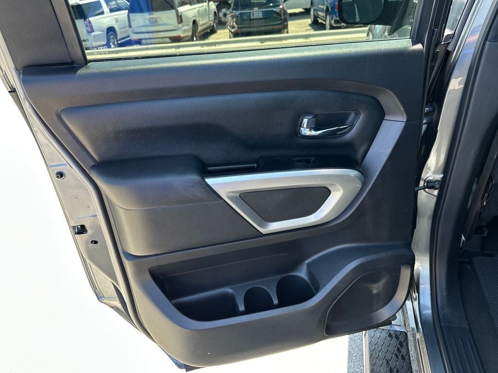 2017 Nissan Titan SV