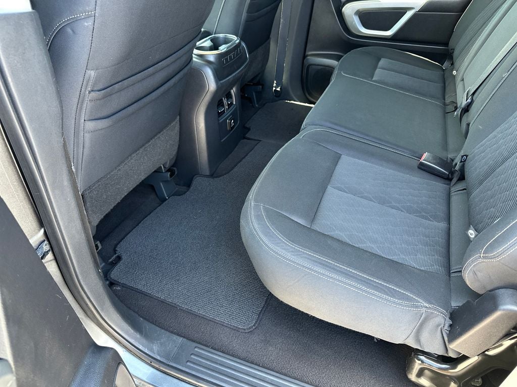 2017 Nissan Titan SV