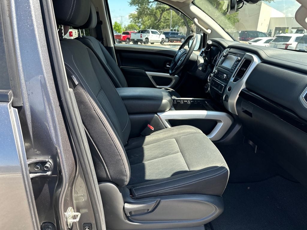 2017 Nissan Titan SV