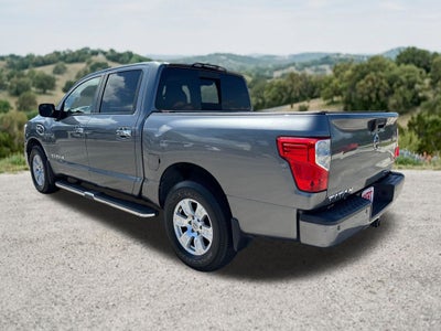 2017 Nissan Titan SV