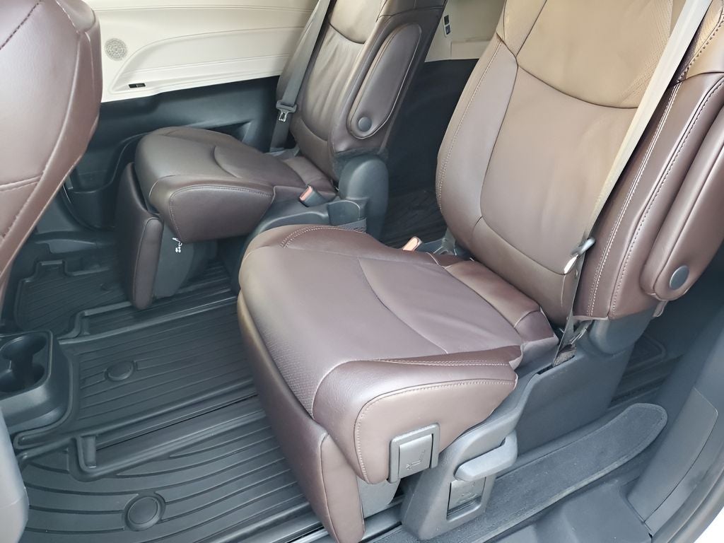 2023 Toyota Sienna Platinum 7 Passenger
