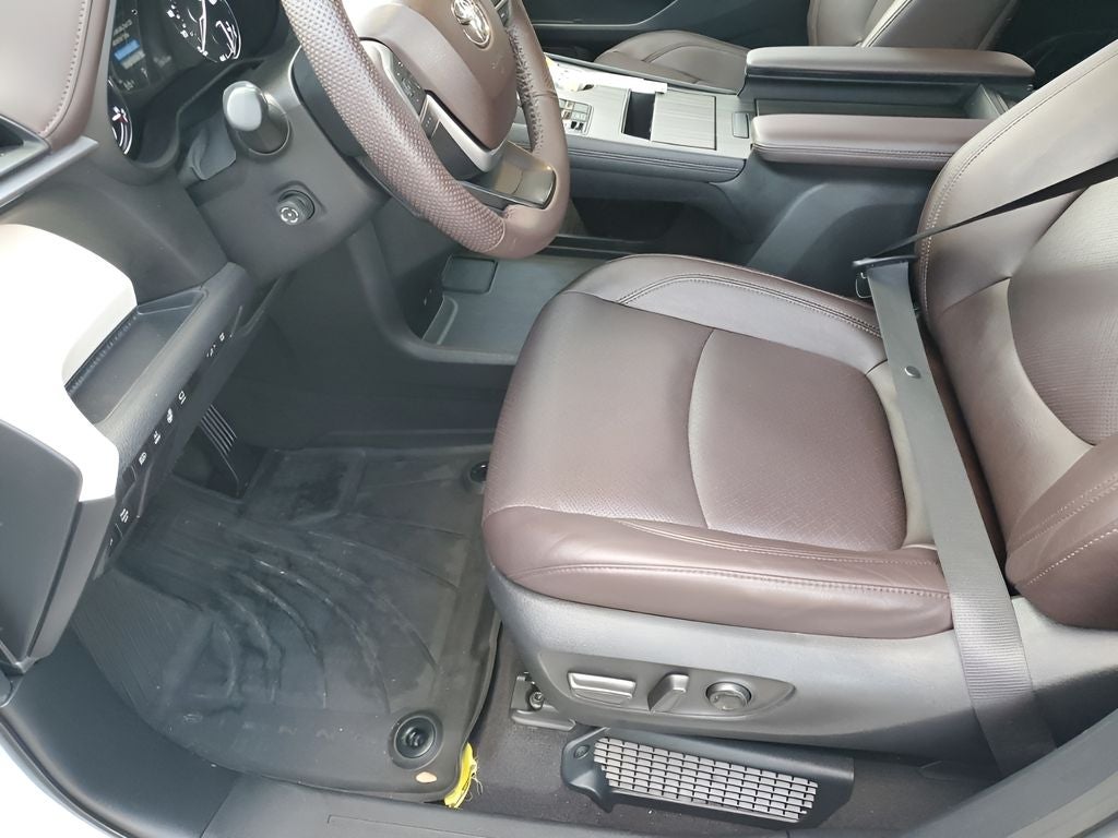 2023 Toyota Sienna Platinum 7 Passenger