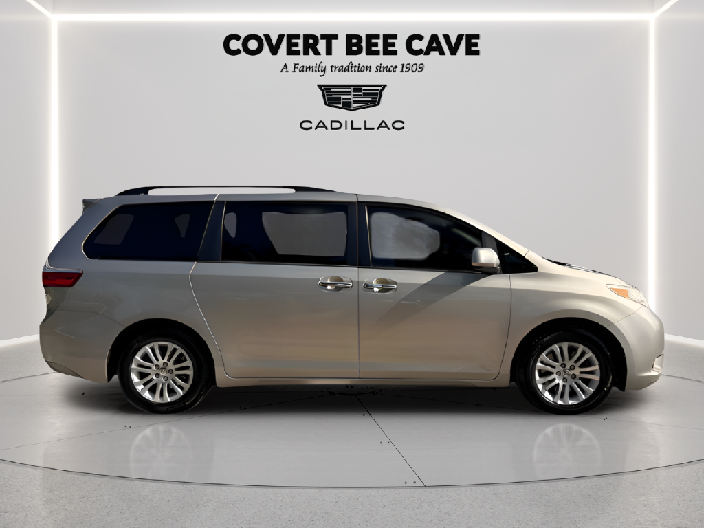 2017 Toyota Sienna XLE 8 Passenger