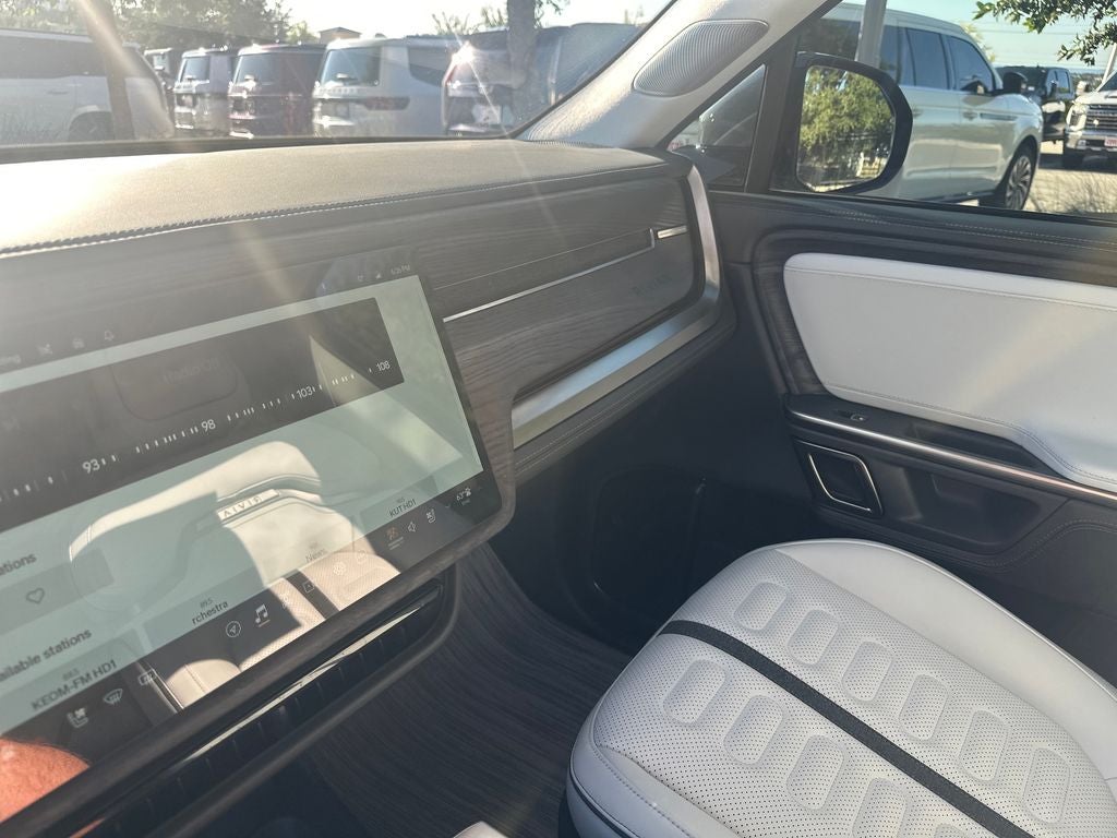 2024 Rivian R1S Adventure