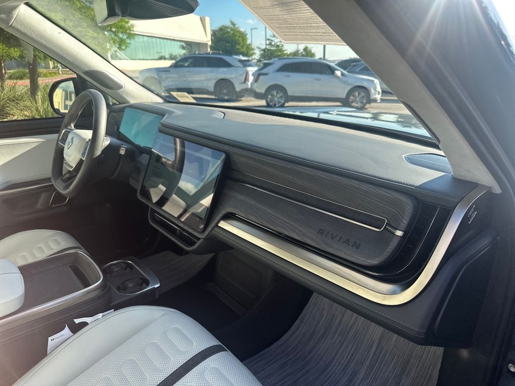 2024 Rivian R1S Adventure