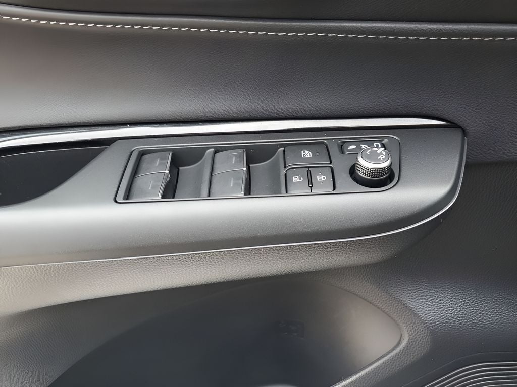 2024 Toyota Venza LE