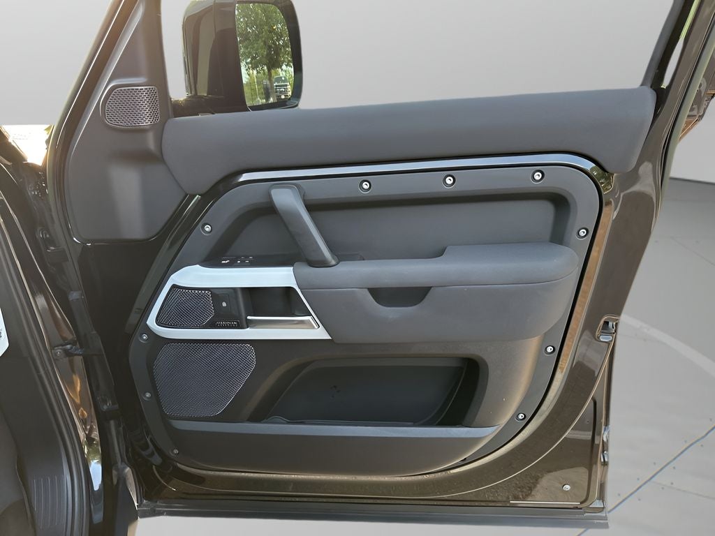 2023 Land Rover Defender 110 SE