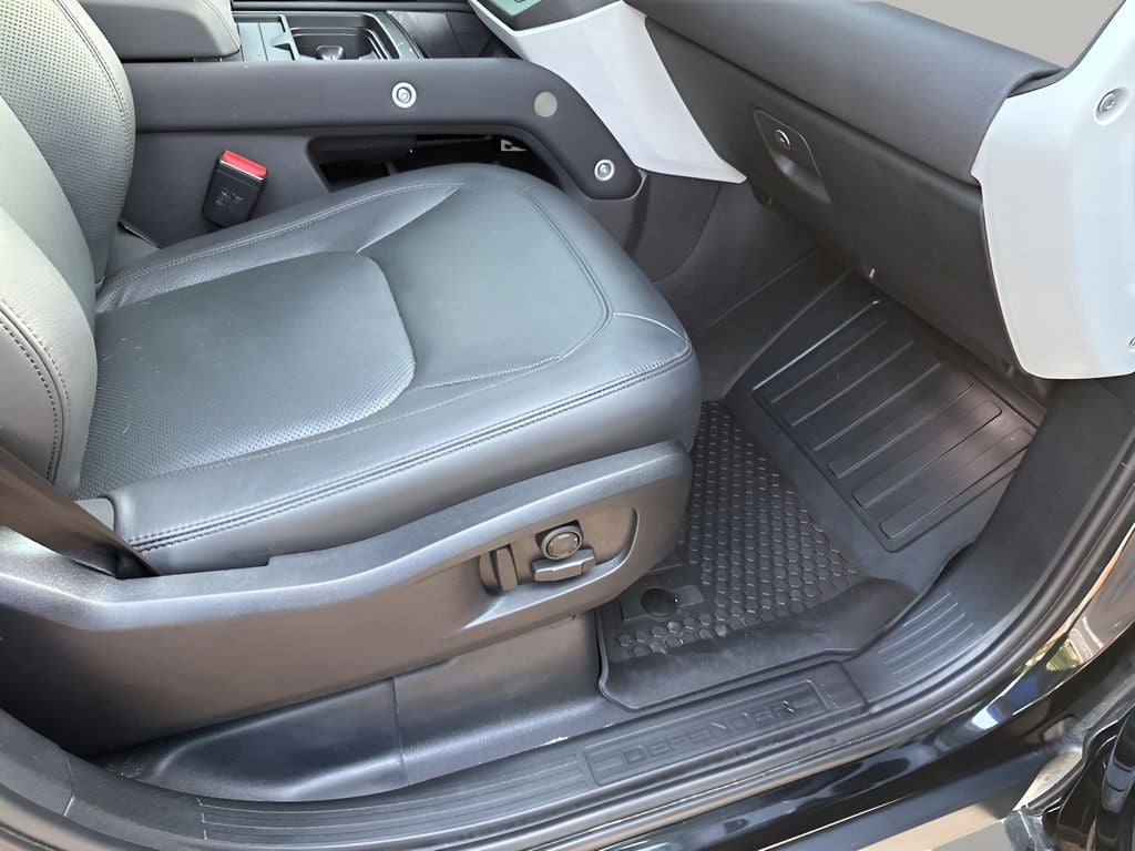 2023 Land Rover Defender 110 SE