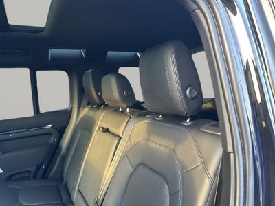 2023 Land Rover Defender 110 SE