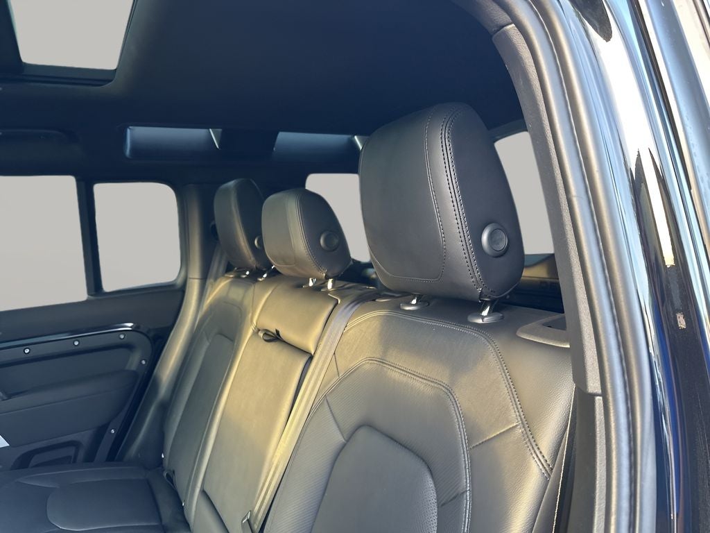 2023 Land Rover Defender 110 SE