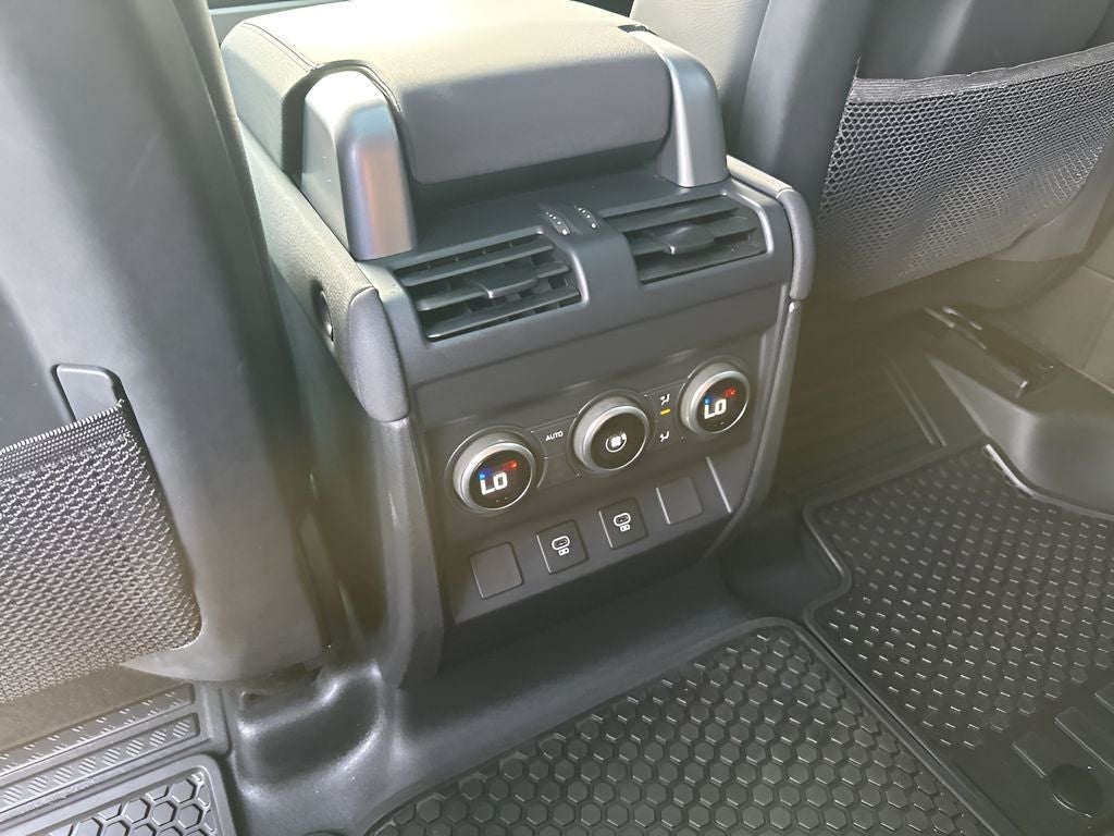 2023 Land Rover Defender 110 SE