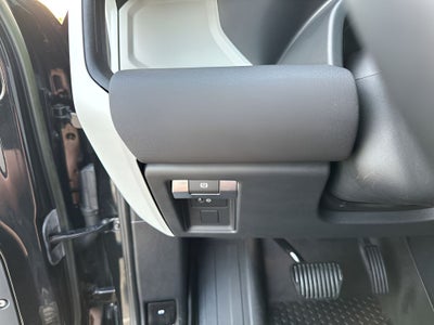 2023 Land Rover Defender 110 SE