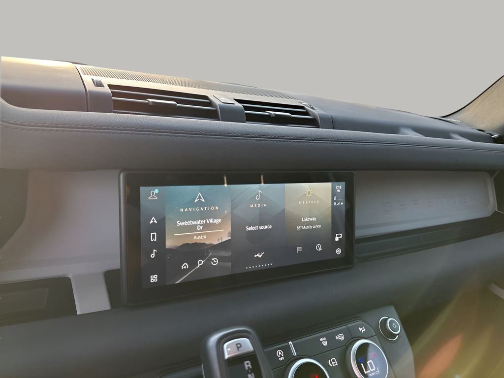 2023 Land Rover Defender 110 SE