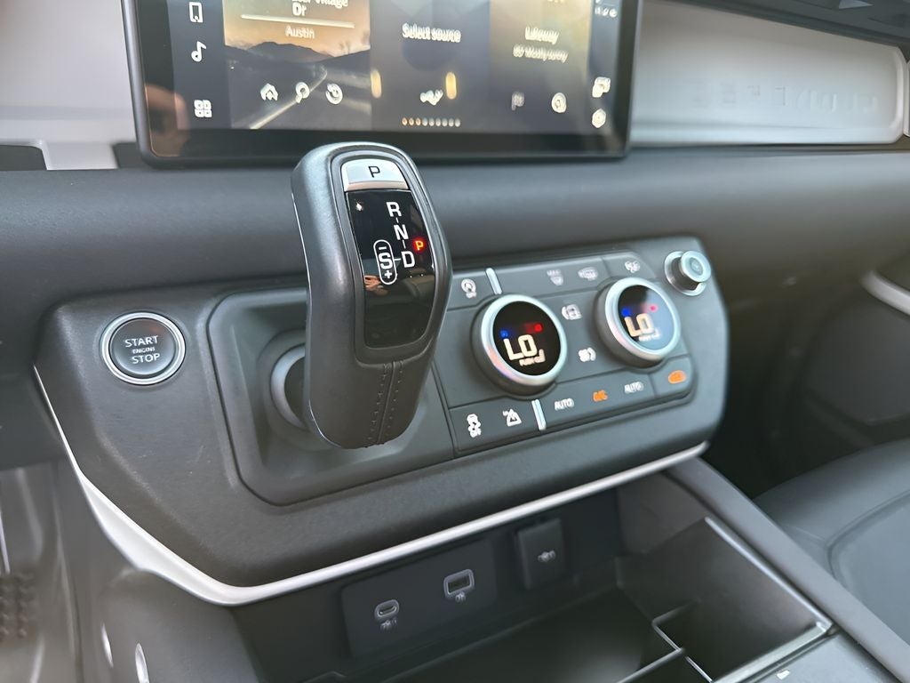 2023 Land Rover Defender 110 SE