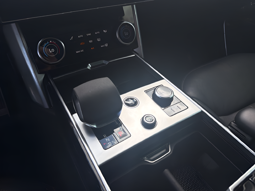 2023 Land Rover Range Rover SE LWB
