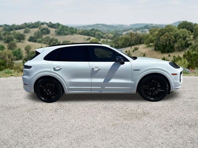 2025 Porsche Cayenne E-Hybrid Turbo