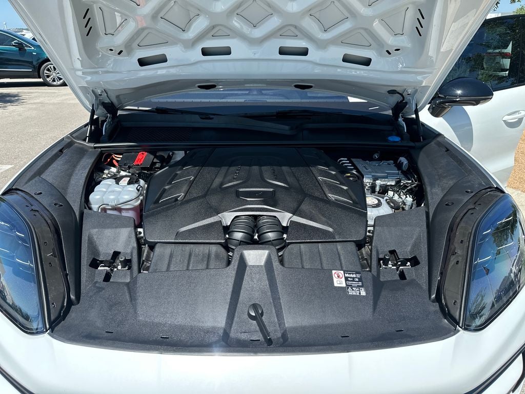 2025 Porsche Cayenne E-Hybrid Turbo