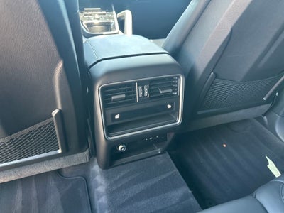 2025 Porsche Cayenne E-Hybrid Turbo