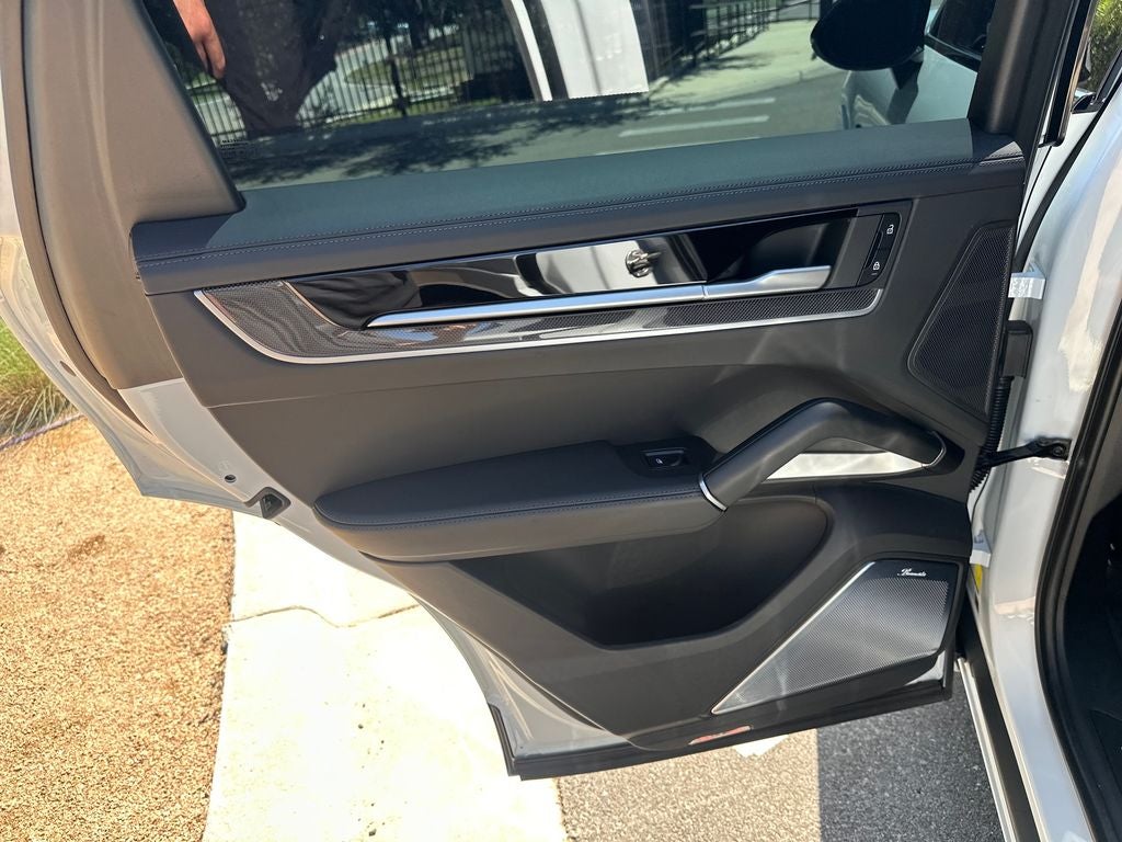 2025 Porsche Cayenne E-Hybrid Turbo