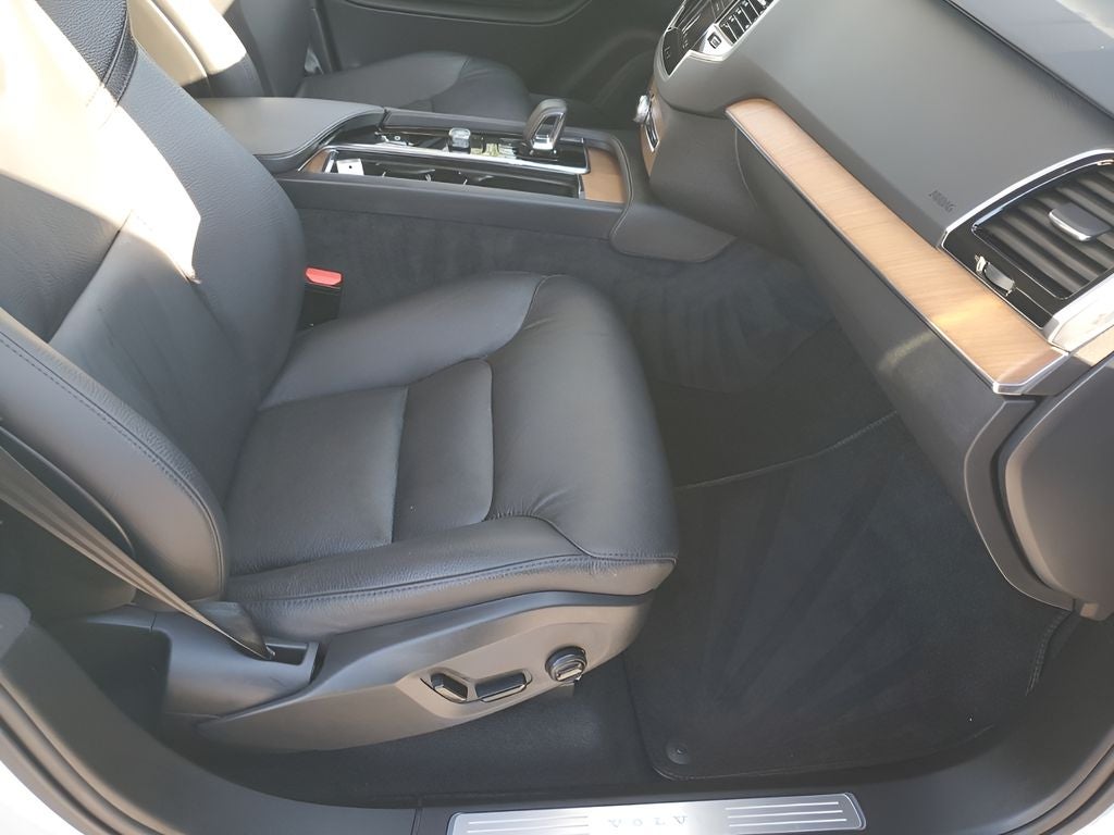 2024 Volvo XC90 B6 Plus Bright Theme 6-Seater