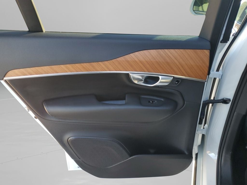 2024 Volvo XC90 B6 Plus Bright Theme 6-Seater