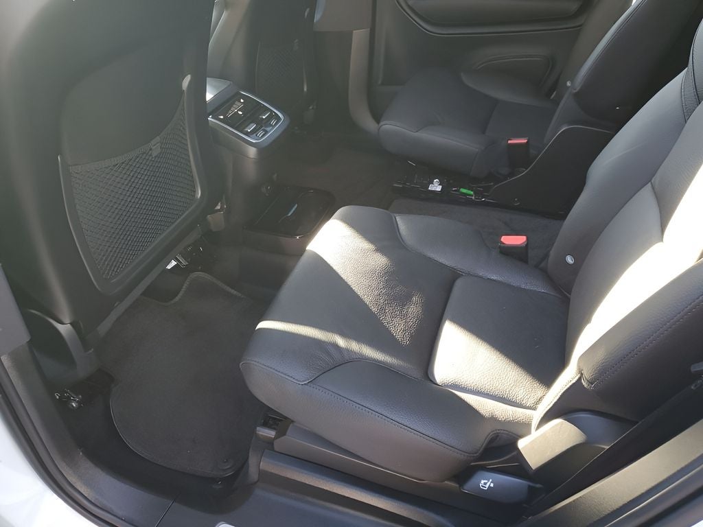 2024 Volvo XC90 B6 Plus Bright Theme 6-Seater