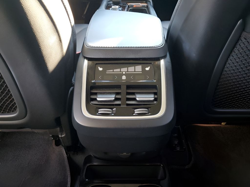 2024 Volvo XC90 B6 Plus Bright Theme 6-Seater