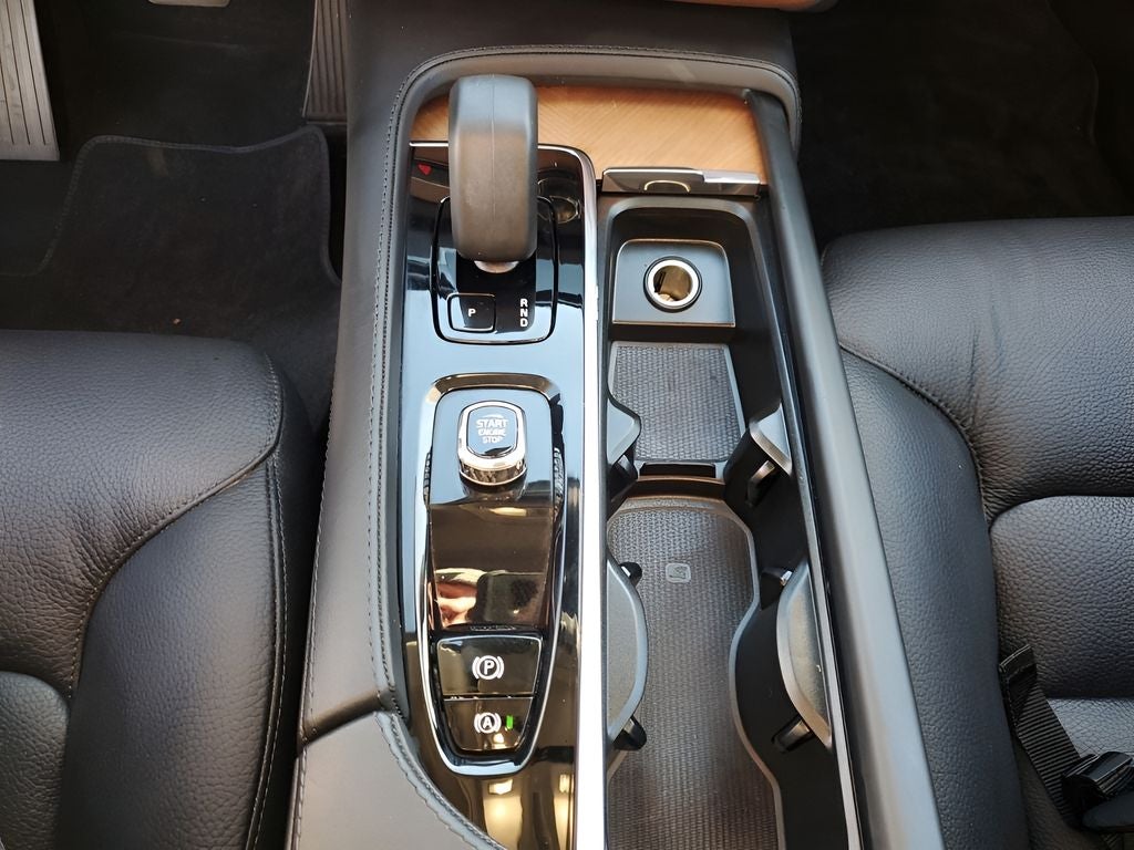 2024 Volvo XC90 B6 Plus Bright Theme 6-Seater