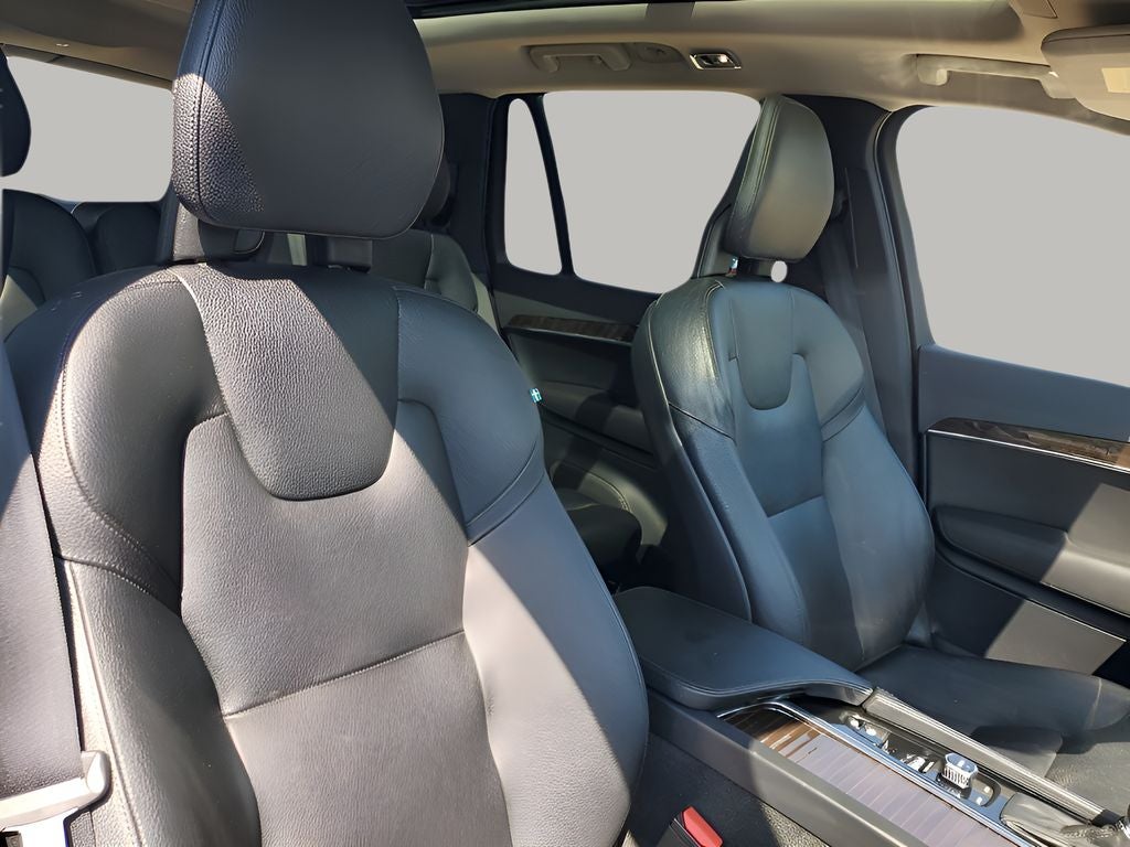 2017 Volvo XC90 T5 Momentum