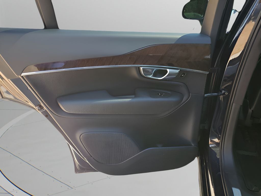 2017 Volvo XC90 T5 Momentum