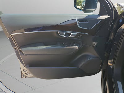2017 Volvo XC90 T5 Momentum