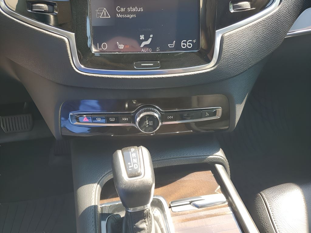 2017 Volvo XC90 T5 Momentum