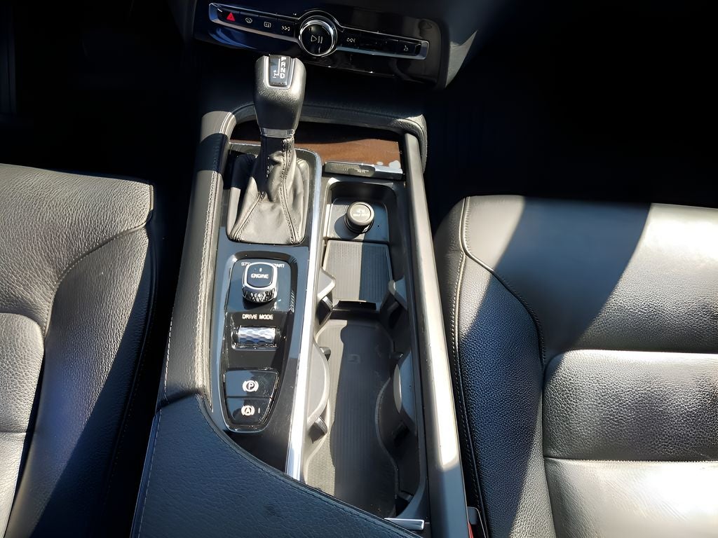 2017 Volvo XC90 T5 Momentum