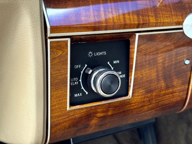 1989 Lincoln Town Car Signature