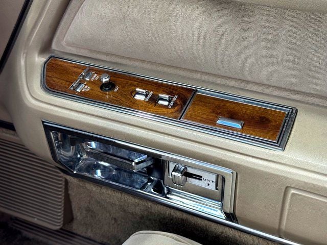 1989 Lincoln Town Car Signature