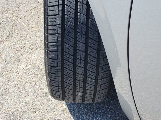 2024 Nissan Versa 1.6 SR